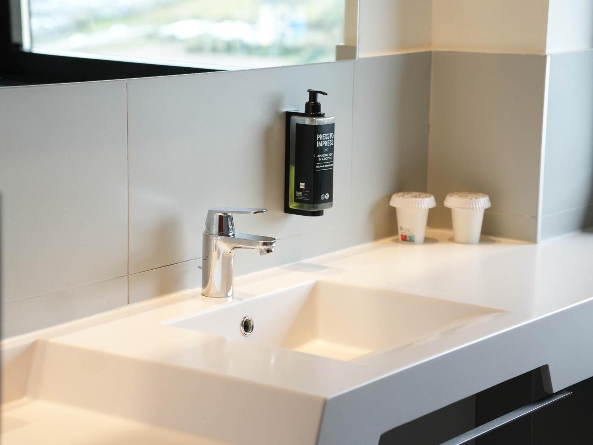 Ibis Styles Caen Centre Gare Ξενοδοχείο Εξωτερικό φωτογραφία